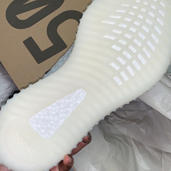 DS Yeezy 350 V2 sz 10.5 - Picture 3 of 5